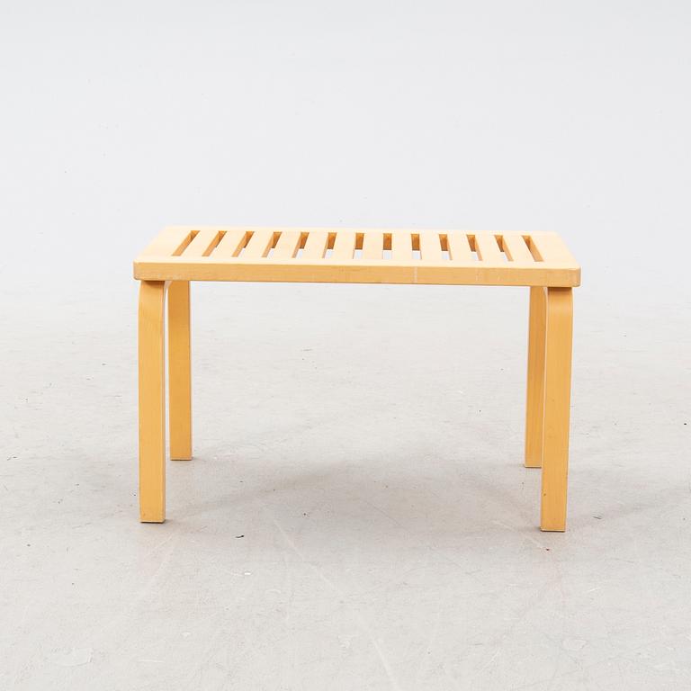 Alvar Aalto, bänk, modell 153B, Artek, Finland.
