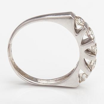 Ring, 14K vitguld, diamanter ca 1.10 ct tot.