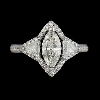RING, 18K vitguld, diamanter tot ca 2.09 ct.