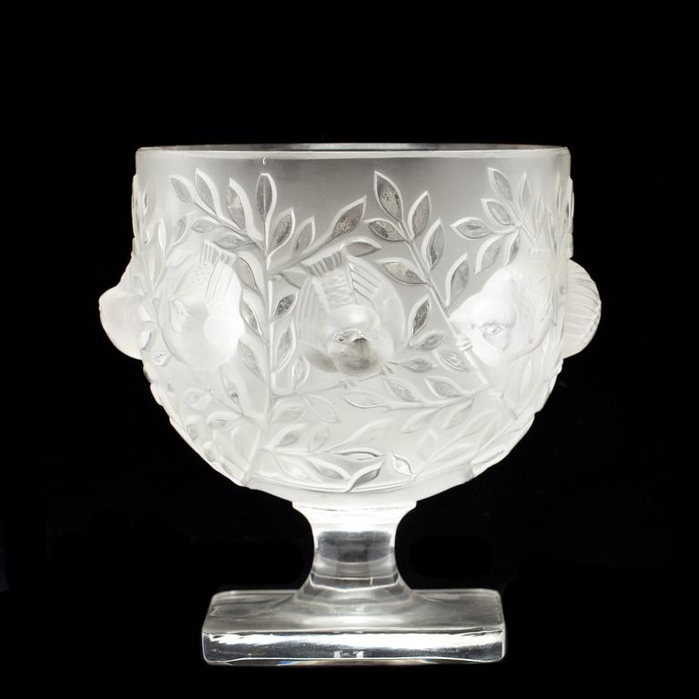 SKÅL PÅ FOT, glas. "Elisabeth", Lalique, France. Signerad.