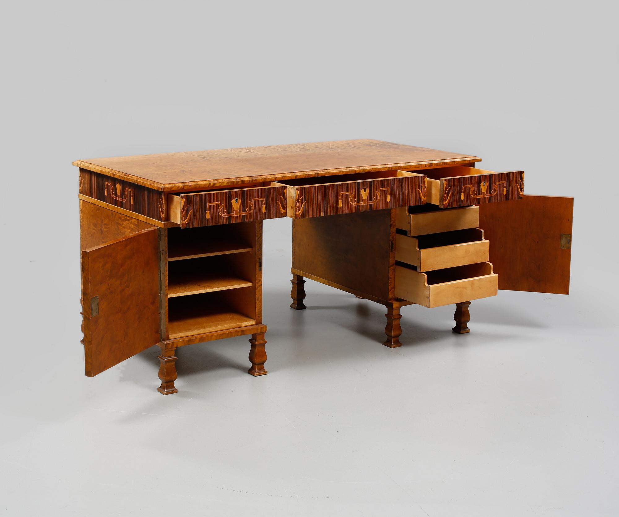 SKRIVBORD, 1900-talets andra kvartal.