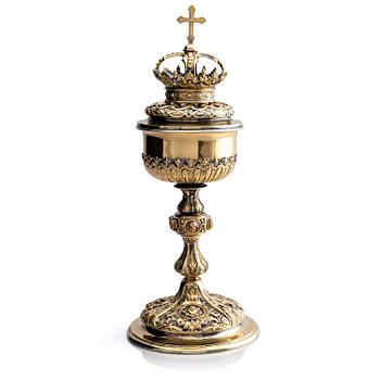 362. An Austrian late 19th century silver-gilt cup with cover, mark of Vincenz Czokally, Vienna.