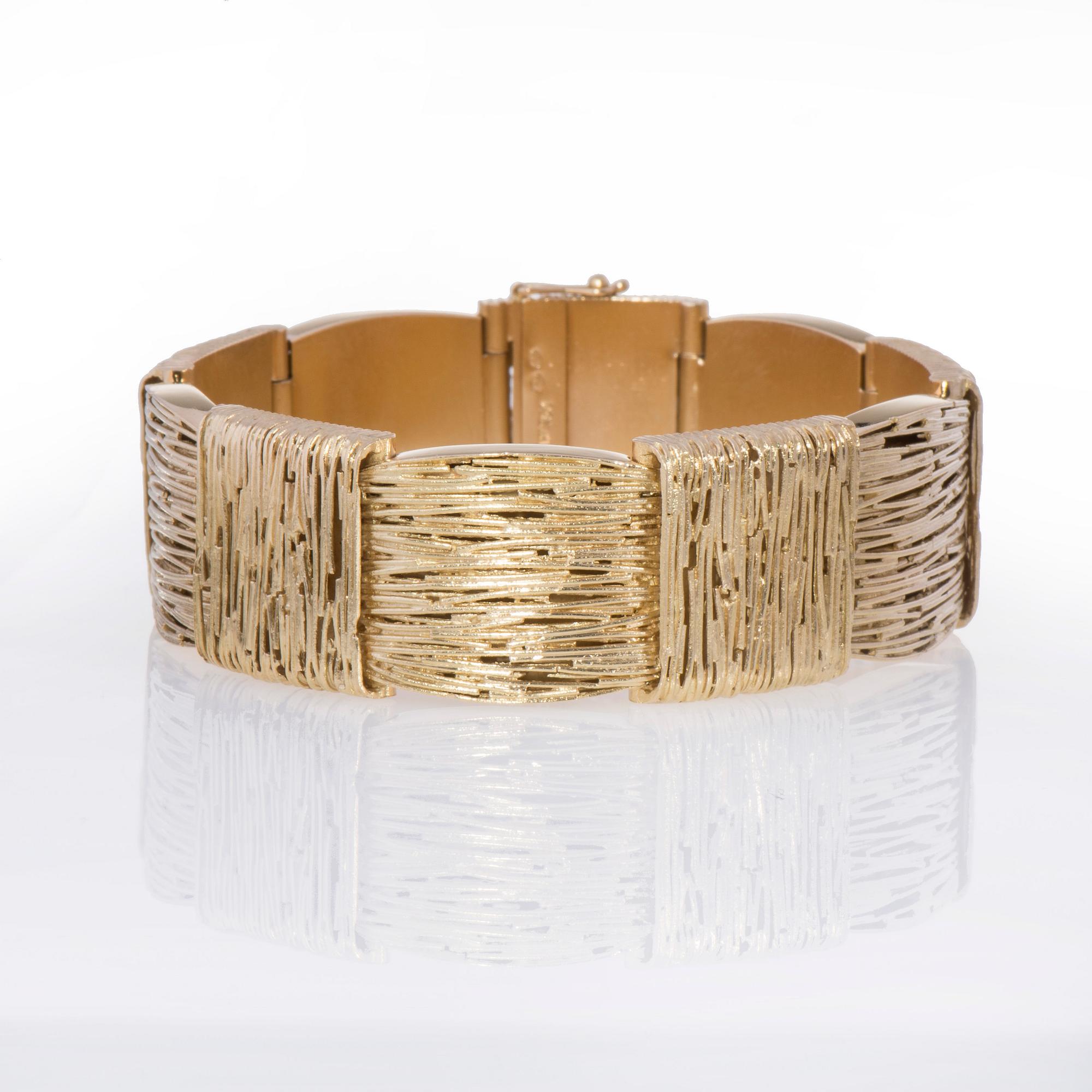 ARMBAND, 18K guld, svenska kontrollstämplar. Vikt 79,6 g.