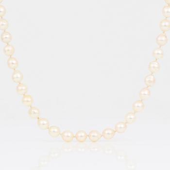 PÄRLCOLLIER, med silverlås och troligen färgad chalcedon.