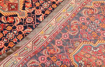 A Hamadan runner, approx. 382 x 110 cm.