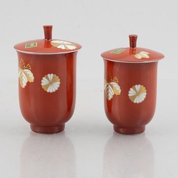 A pair of Japanese porcelain cups with covers, Noritake, 20th century.