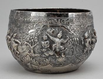 SKÅL, silver, troligen Siam. 1900-tal. Totalvikt ca 450 gram.