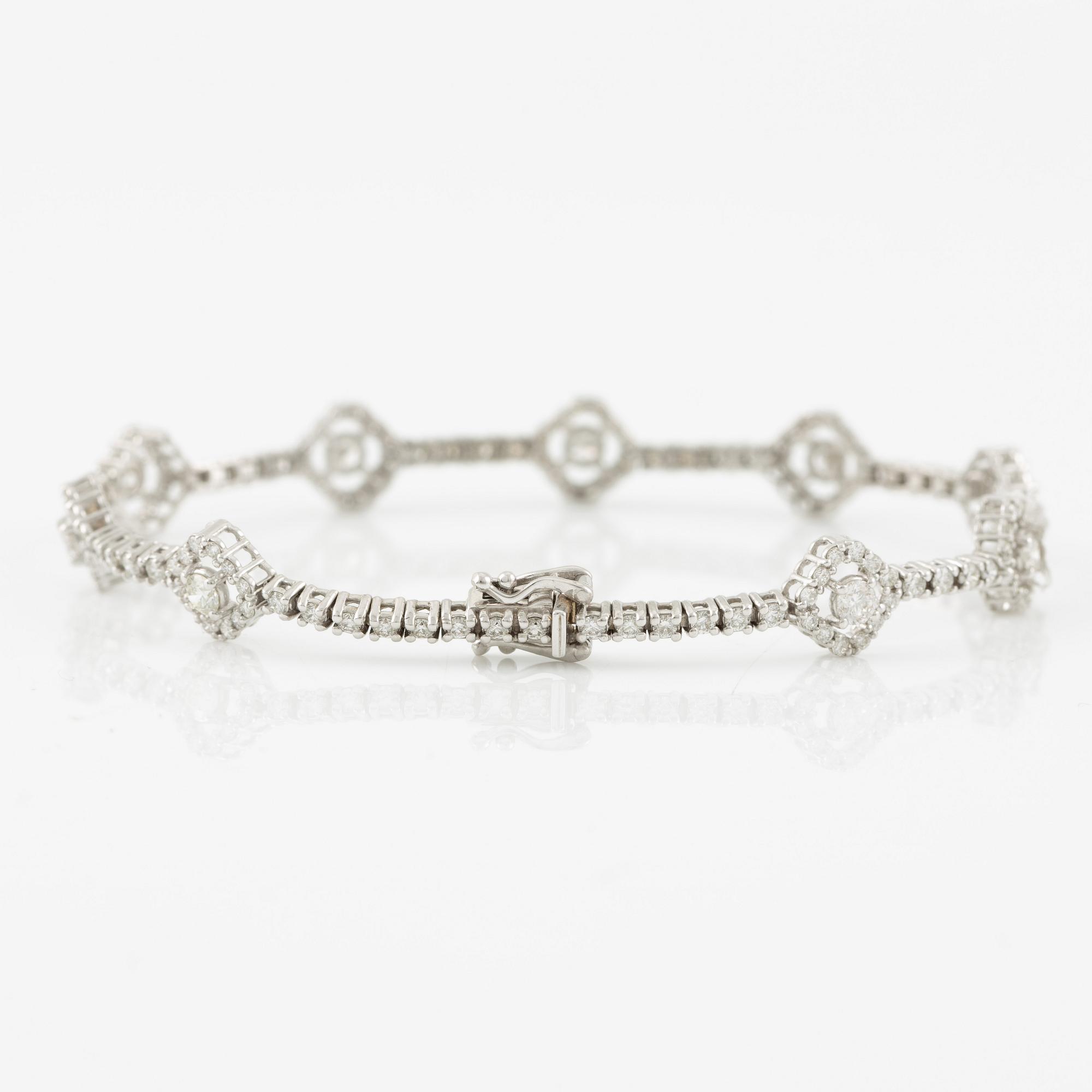 Bracelet 18K white gold with round brilliant-cut diamonds.