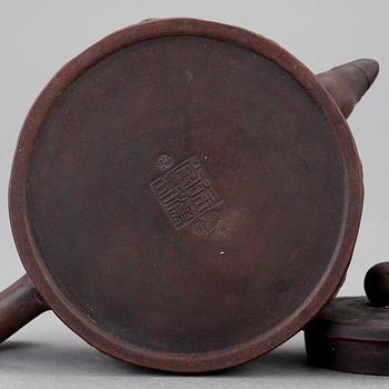 TEKANNA, yixing (lergods), Kina, 1900-talets första hälft.