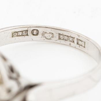 Ring 18K vitguld med pärla och runda briljantslipade diamanter.