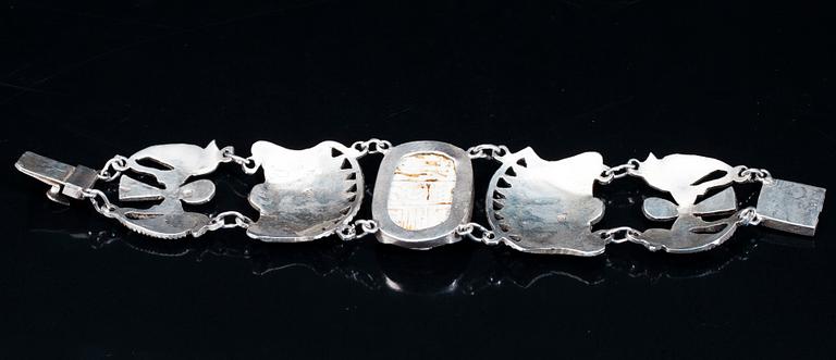 ARMBAND, 2 st, silver, Egypten. 1930-tal. Vikt 114,6 g.