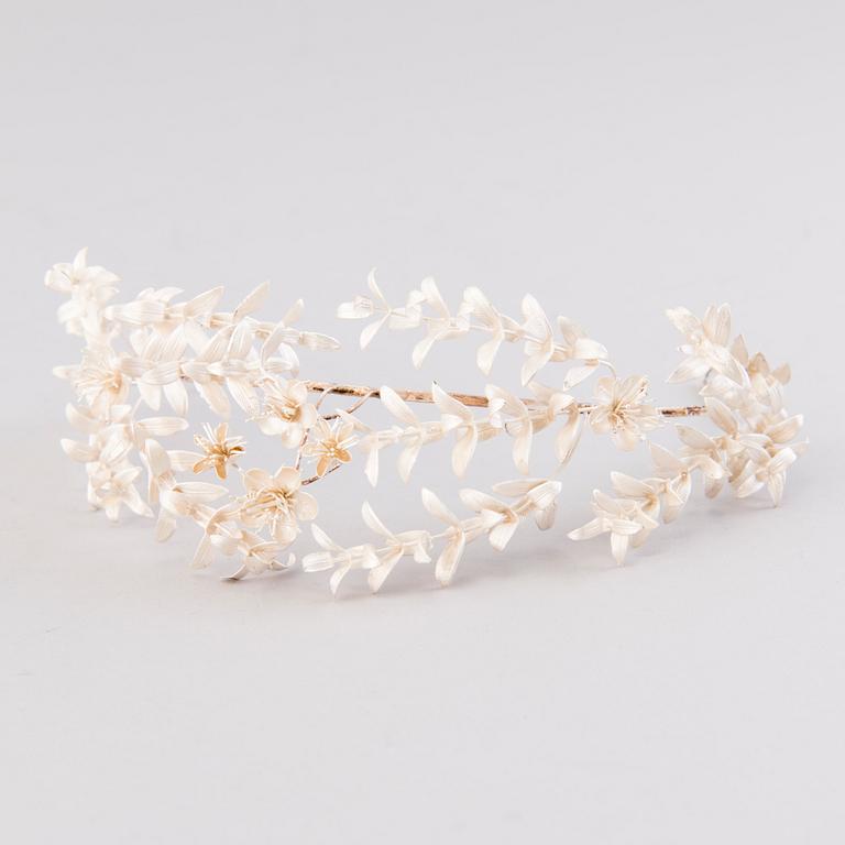 TIARA ja RINTANEULA, hopeaa. C.G. Hallbergs, Ruotsi.