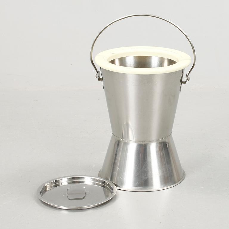 SJUKHUSPOTTA/PAPPERSKORG MED LOCK, stål, 1900-talets andra hälft.