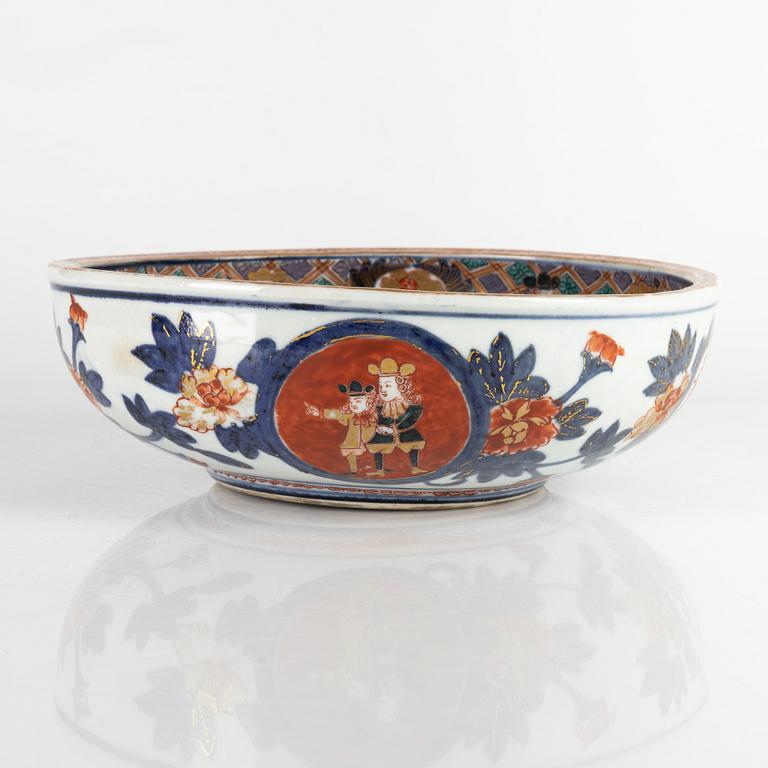 A Japanese Nanban imari bowl, Meiji (1868-1912).