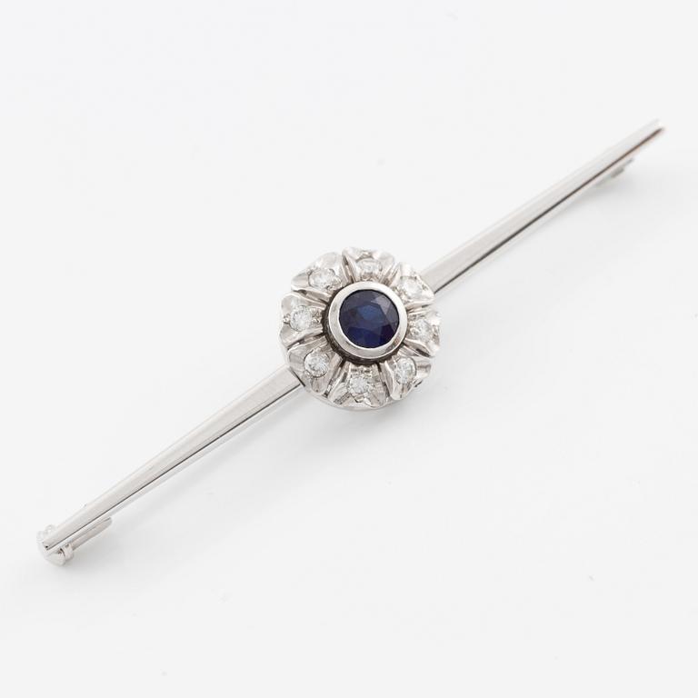 Brooch/pendant, 18K white gold with sapphire and brilliant-cut diamonds.