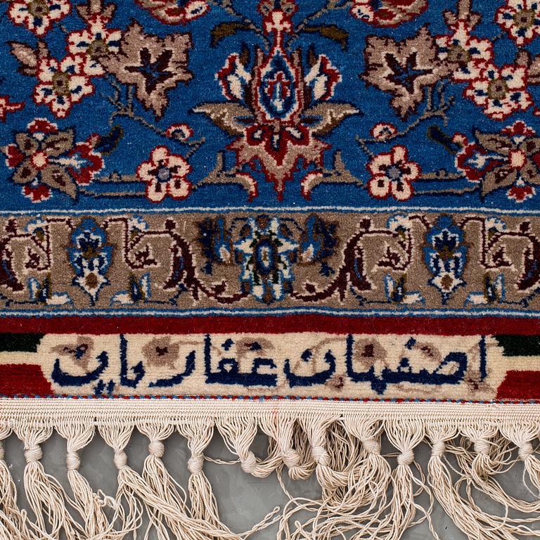 An Isfahan rug, old, signed Ghaffarian, ca 160 x 106 cm.