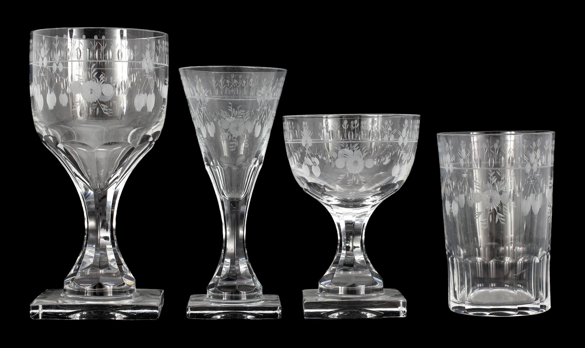 GLASSERVIS, 42 delar, 1900-talest andra hälft.