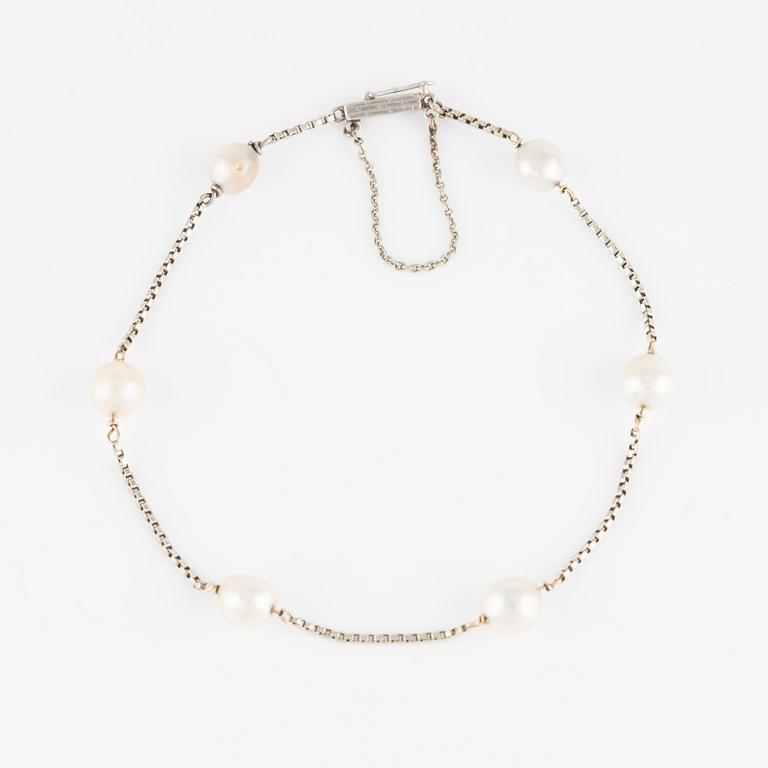 Armband, 18K guld med pärlor.