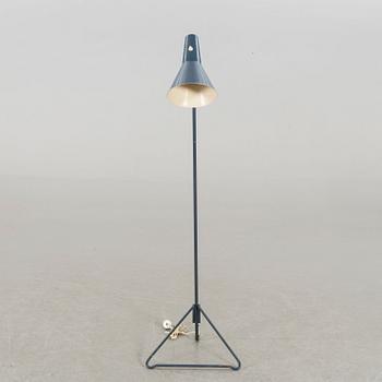 A FLOOR LAMP BY SVEND AAGE HOLM SØRENSEN FOR ASEA SWEDEN MID 20TH CENTURY.
