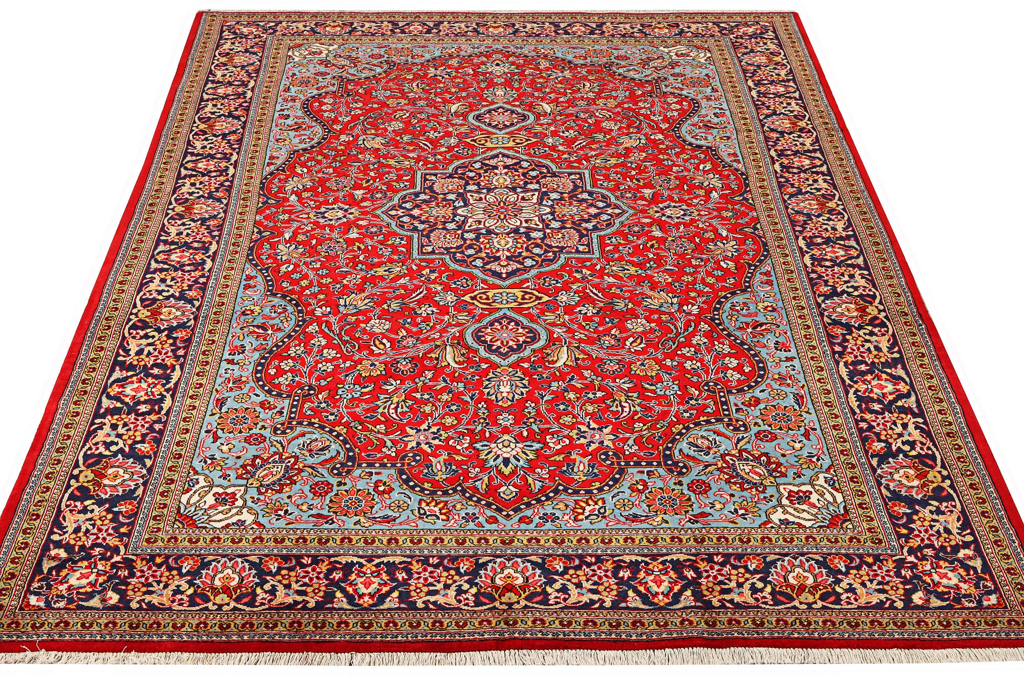 A Kashan carpet, c. 324 x 213 cm.