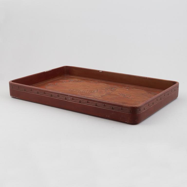 A Japanese lacquered tray, 20th century.