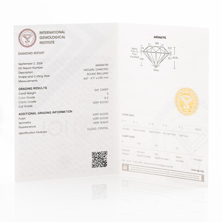 Ring in 18K gold with three diamonds 0.60 ct, 0.41 ct, and 0.40 ct. Accompanied by a report for each diamond.