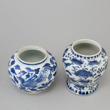 A set of four chinese porcelain jars, Qing dynasty, late 19th/early 20th century,