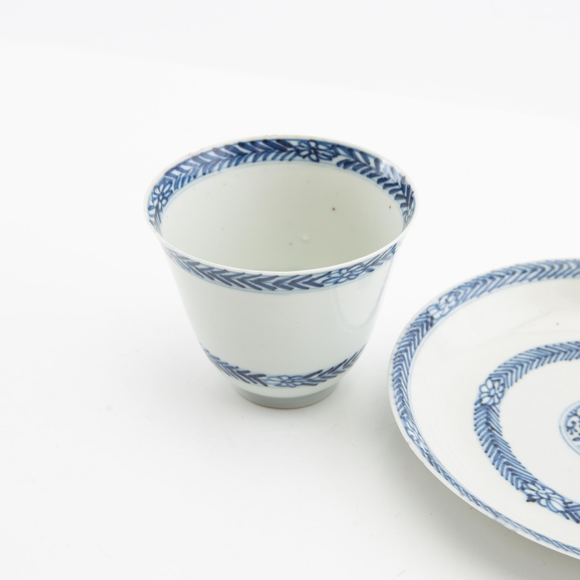 A blue and white cup with saucer, Qing dynasty, Kangxi (1662-1722).