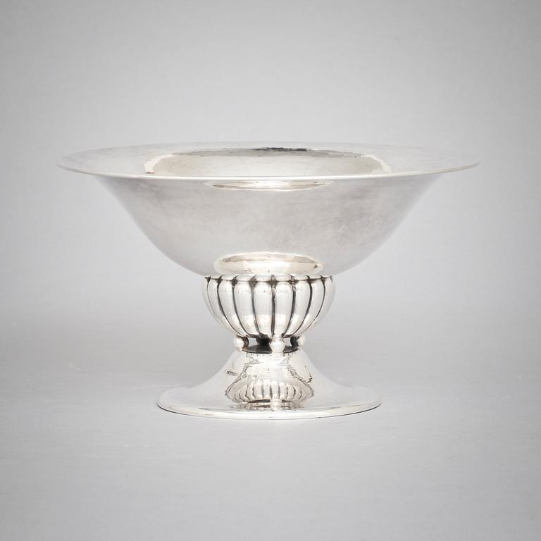 SKÅL på fot, silver, A. Nilsson, Lund, 1920. Vikt 262 g.