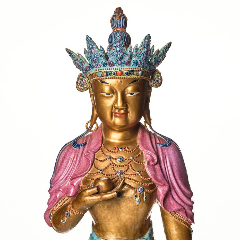 Bodhisattva, porslin. Qingdynastin med Yongzhengs märke.