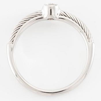 Ring 18K white gold with an oval-cut diamond.
