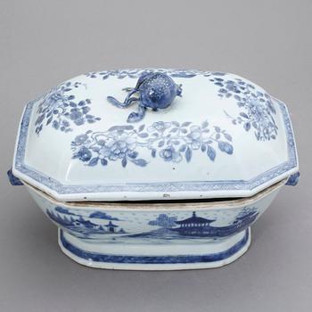 TERRIN, porslin, Kina, Qianlong (1736-95).