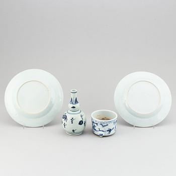 A blue and white censer, vase and two dinner plates, China, 18th/20th Century.