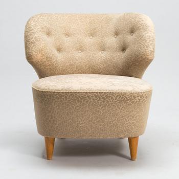 A mid-20th-century armchair.