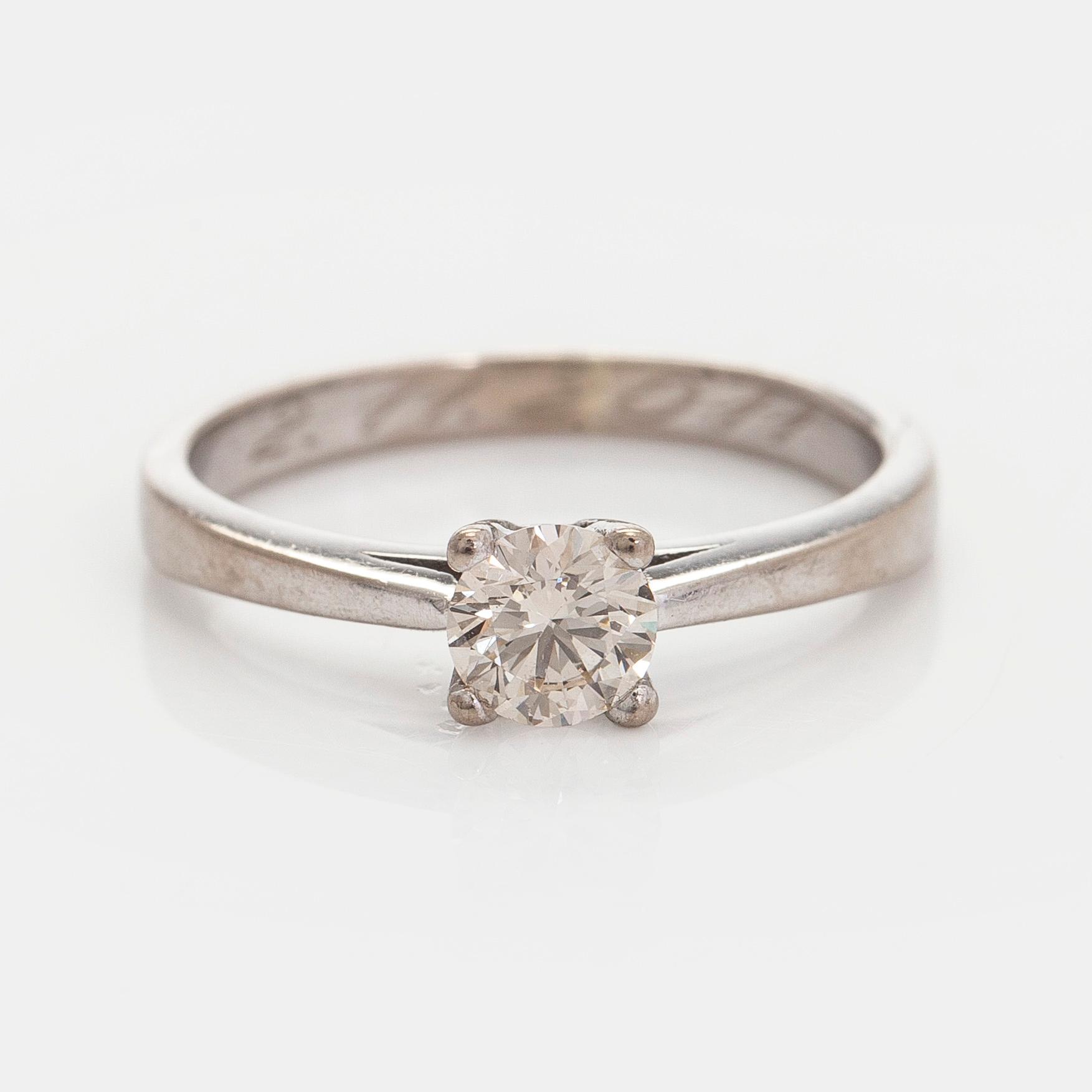 Ring, brilliant cut diamond, 14K white gold.