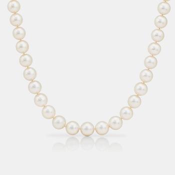 1213. A cultured South Sea pearl collier.
