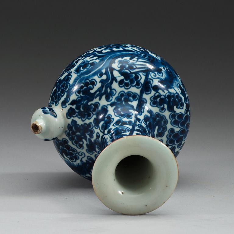 A blue and white kendi, Qing dynasty, early 18th Century.