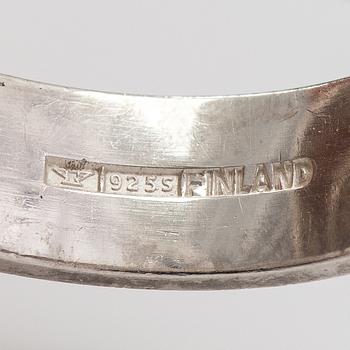 Elis Kauppi, Ring "Fjällbäck", sterlingsilver och bergskristall. Kupittaan kulta, Åbo.