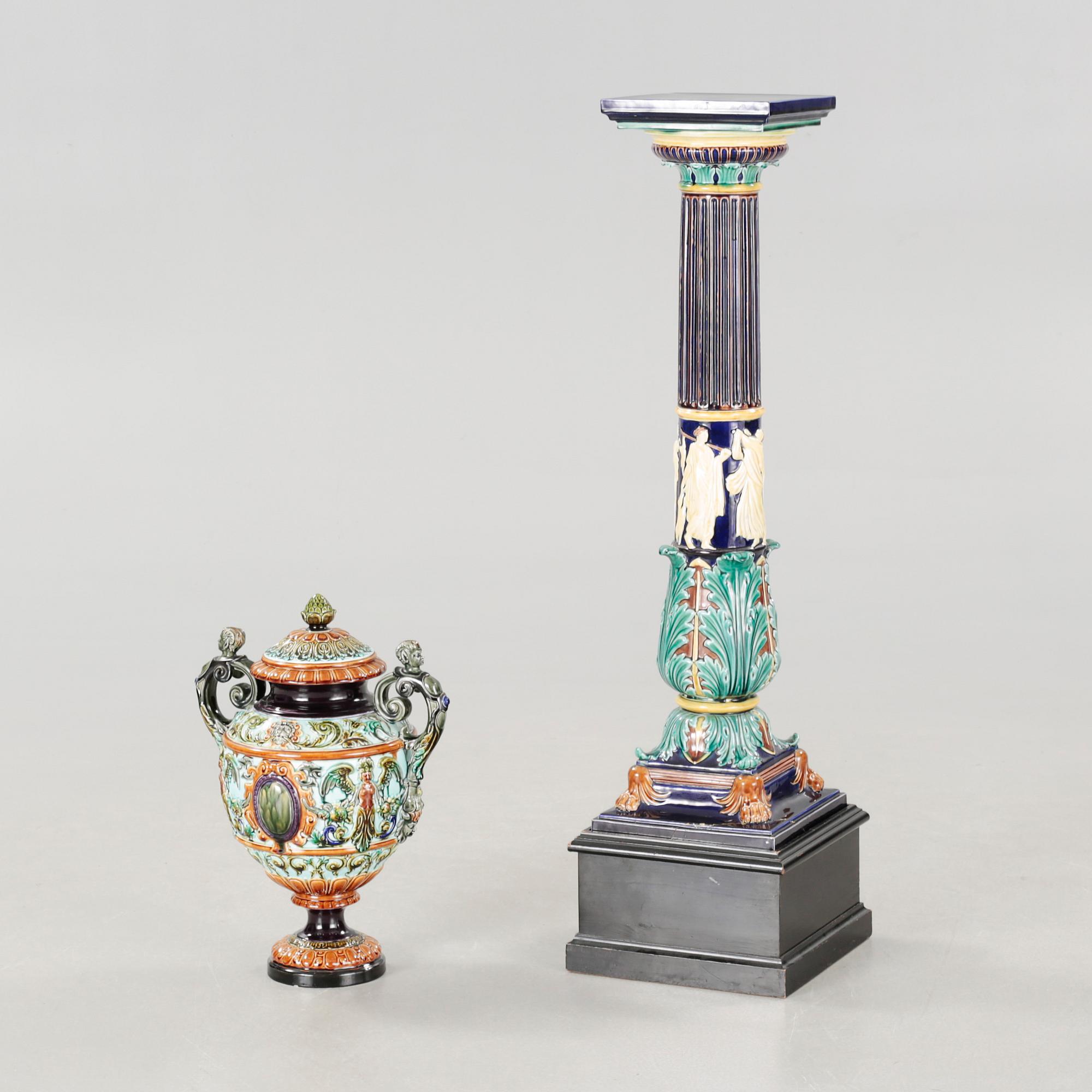 A majolica urn and a piedestal from Gustafsberg, around the year 1900.