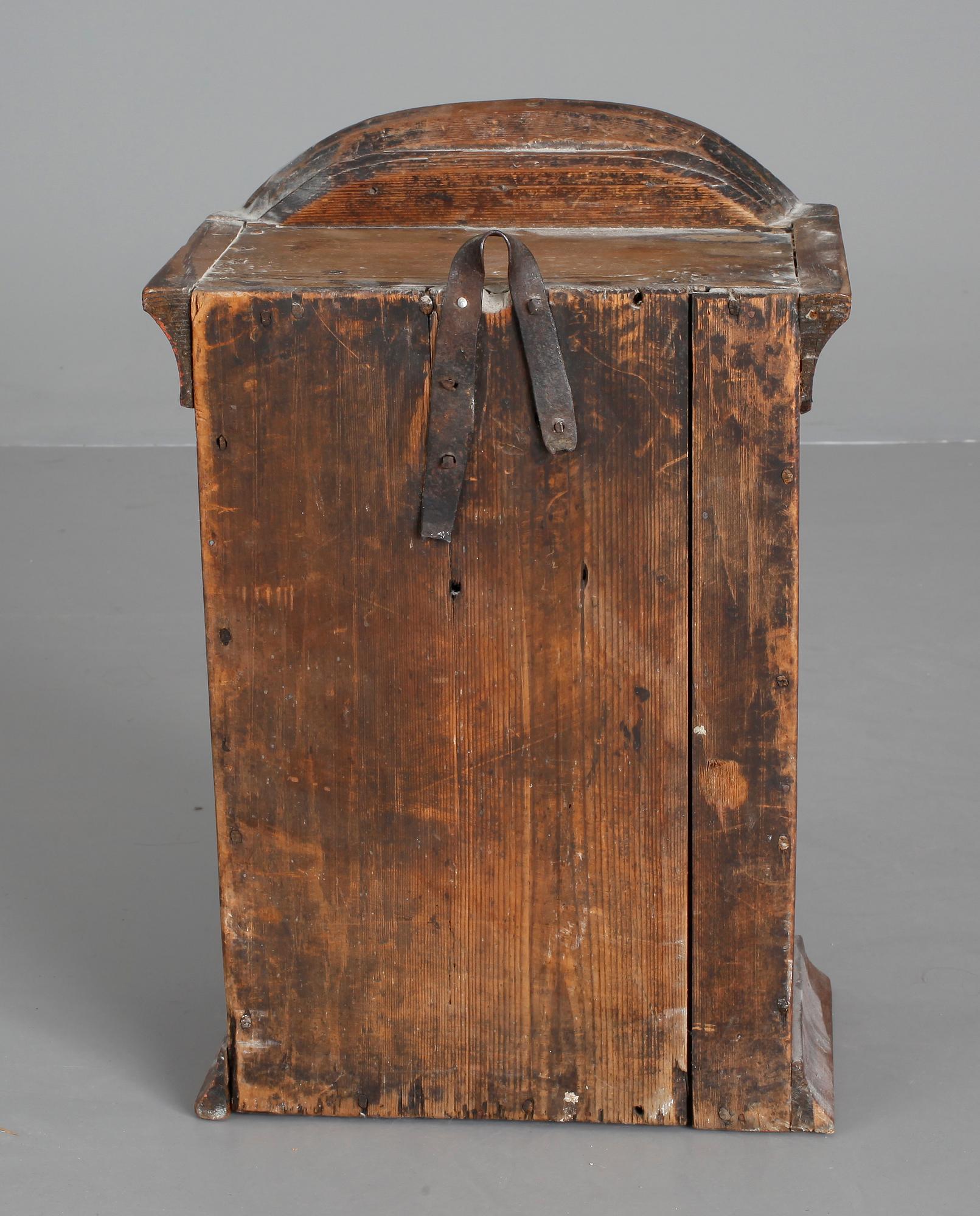 VÄGGSKÅP, allmoge, 1800-tal.