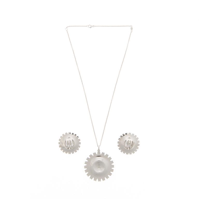 GEORG JENSEN, HÄNGE och ÖRHÄNGEN, "Daisy", silver, svart emalj.