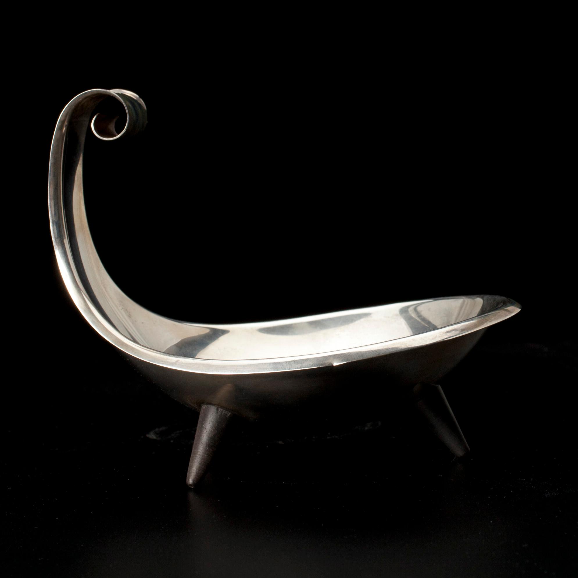 SKÅL, silver, V. Hamari, Helsingfors 1957. Vikt 129 g.