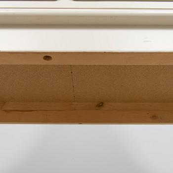 Matsalsskåp, gustaviansk stil, 1900-talets andra hälft.