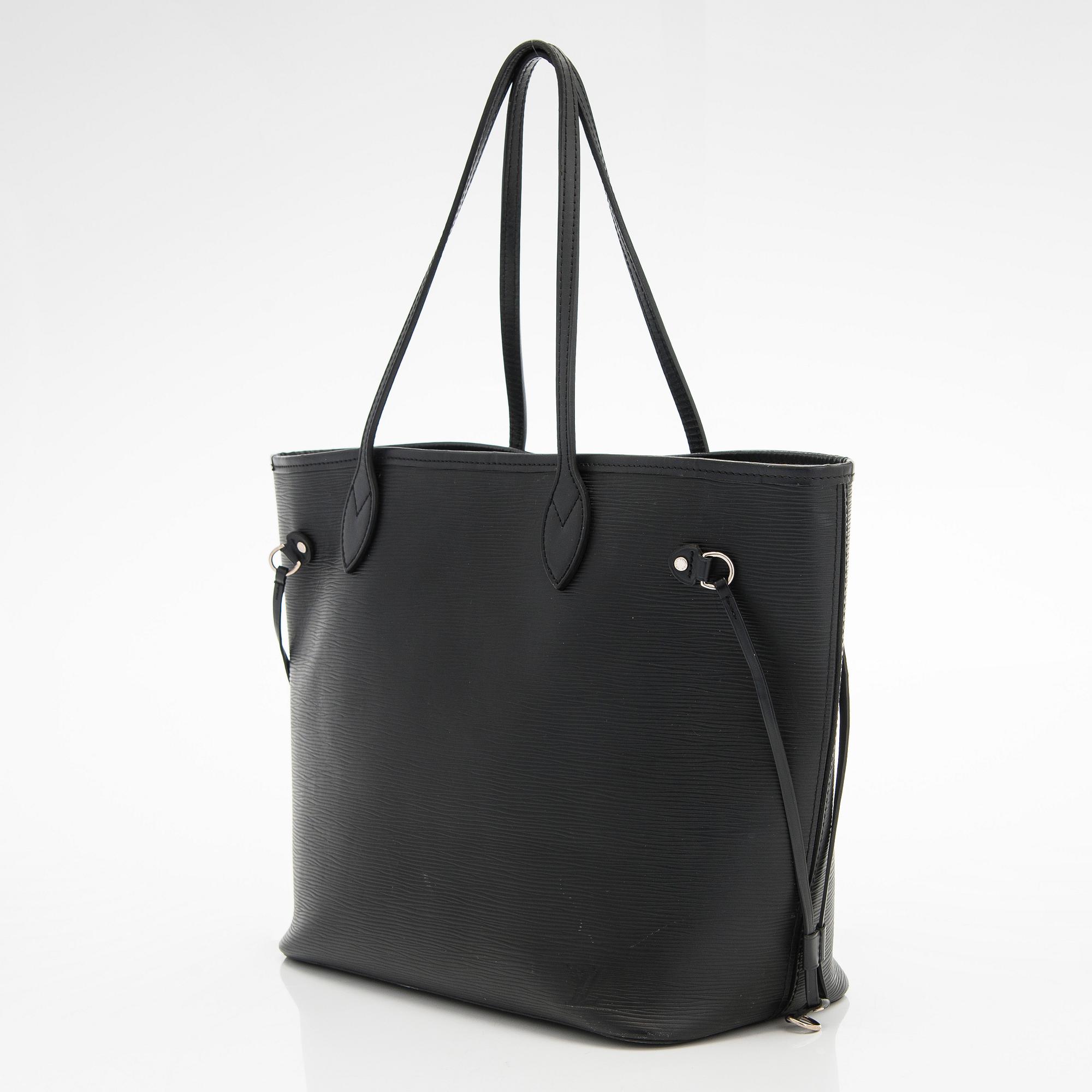 Louis Vuitton, a 'Neverfull MM' bag.