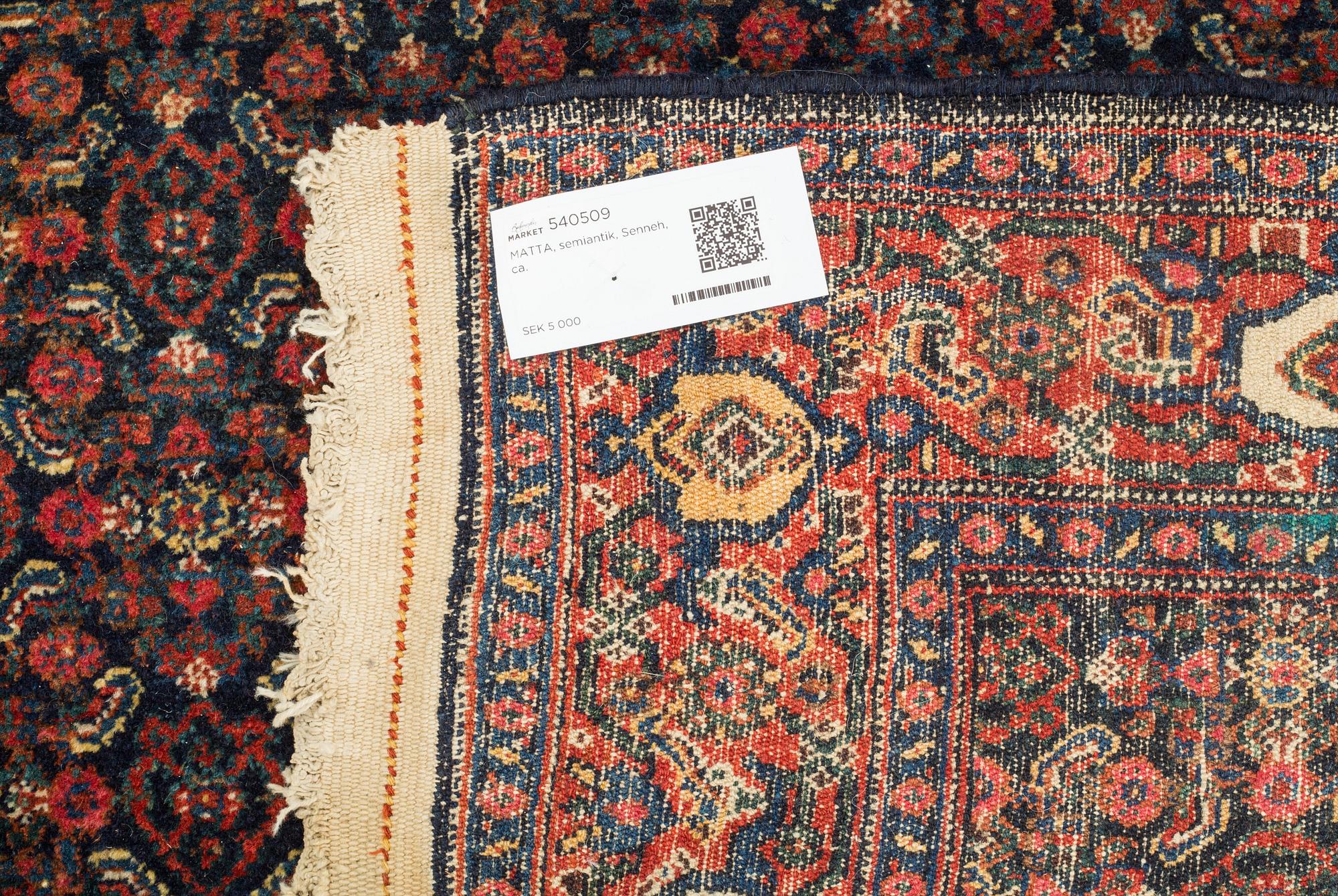 MATTA, semiantik, Senneh, ca 196 x 135 cm.