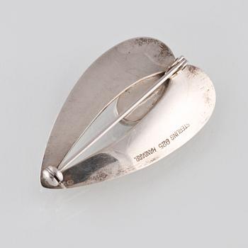 BROSCH, sterlingsilver med cabochonslipad ametist,  Vikt 4,5 gram.