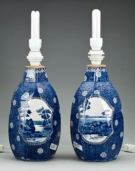 BORDSLAMPOR, ett par, porslin, Rörstrand, tidigt 1900-tal.