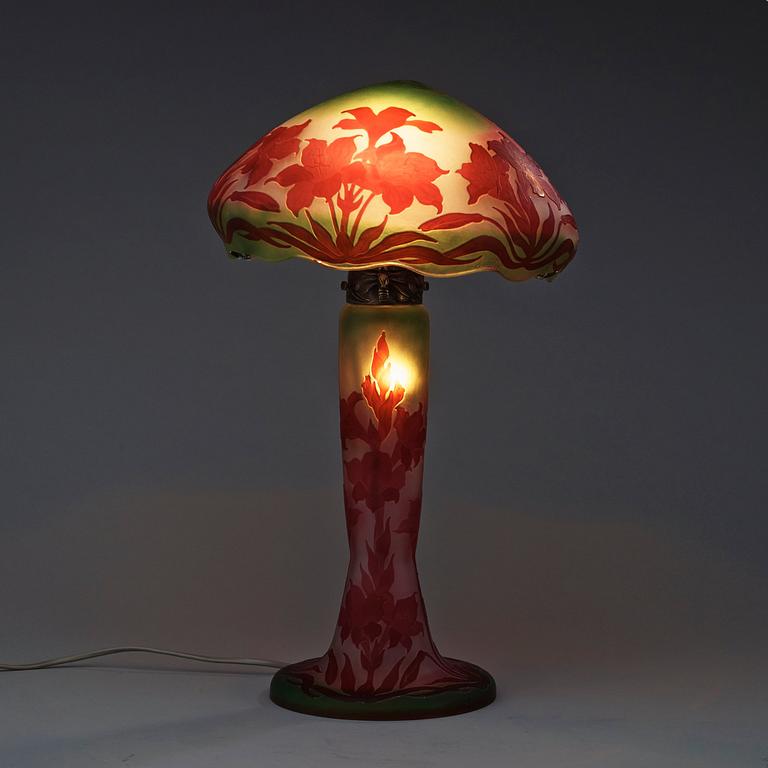A Karl Lindeberg/ Alf Wallander Art Nouveau cameo glass table lamp, Kosta ca 1908-1914.