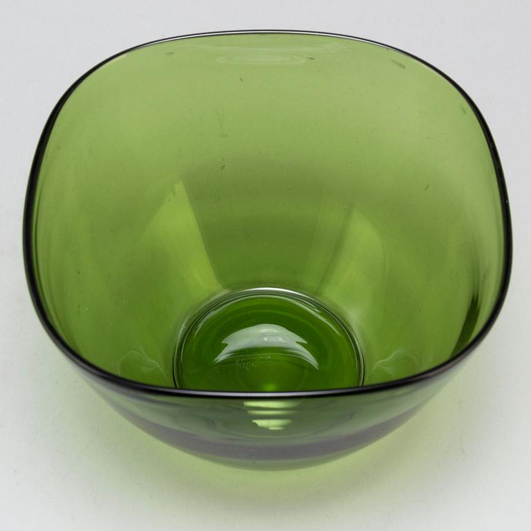 GUNNEL NYMAN, a green glass bowl, Riihimäen Lasi Oy, 1930s.