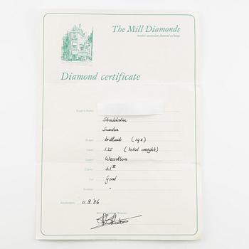 Ring 18K gold set with round brilliant-cut diamonds.